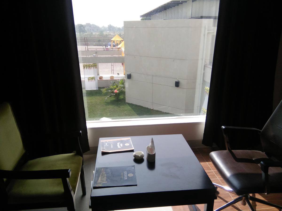 Silver Estate Resort Tikamgarh Exteriör bild